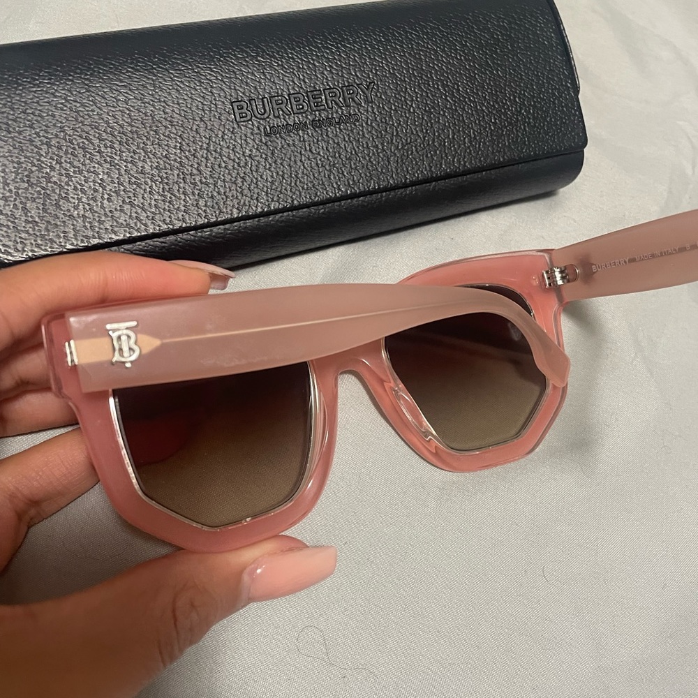 Burberry sunglasses - Picture 8 of 9